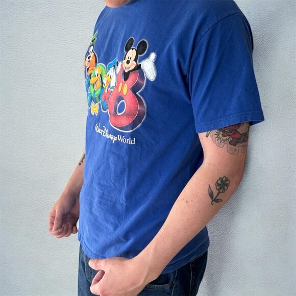 Y2K 2008 DisneyWorld Park T-Shirt - Picture 2 of 5